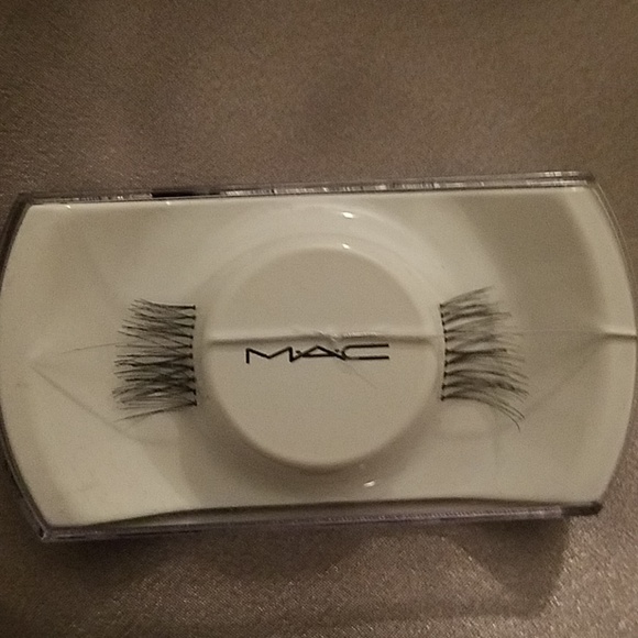 Mac Demi Lashes - Picture 2 of 2